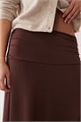 Юбка средней длины из винного цвета с облегающим силуэтом и рюшами артикул 153145875