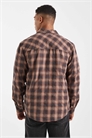 Рубашка с карманом в коричневую клетку артикул 152190200