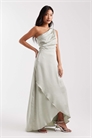 Макси-платье для подружки невесты из атласа с одним плечом и юбкой-парео артикул 153113528