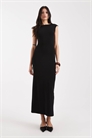Платье средней длины с рюшами, без рукавов, чёрного цвета артикул 151925795