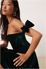 Мини-платье-корсет с бархатным бантом на рукаве артикул 151633173