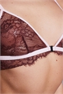 Бюстгальтер «Матильда» с кружевным треугольным вырезом и застежкой спереди, с контрастной окантовкой артикул 149860120