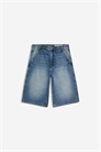 Джинсовые шорты-бермуды в стиле скейтер артикул 156363517