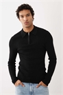 Трикотажная рубашка-поло с длинным рукавом и полузастежкой-молнией из ткани Muscle Fit артикул 149426834