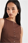 Майка с лодочным вырезом и застежкой на пуговицы артикул 152472990