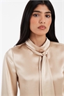 Блузка с атласным шарфом и рукавами-балонами артикул 154238103
