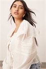 Блузка из хлопкового вуаля с кружевной отделкой и завязками спереди артикул 140394420