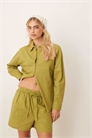 Короткий комплект из льна оливкового цвета артикул 140661169