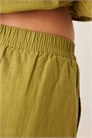 Короткий комплект из льна оливкового цвета артикул 140661169