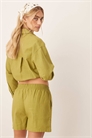 Короткий комплект из льна оливкового цвета артикул 140661169