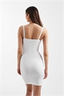 Платье-футляр без швов, подчеркивающее фигуру артикул 153489390