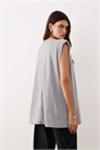Футболка без рукавов с широким кроем, с боковыми разрезами и накладками на плечах артикул 151999113