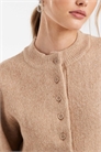Компактный кардиган с пушистой текстурой и рукавами с четкой формой артикул 149994848