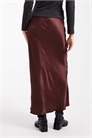 Макси-юбка из атласа с косой отрезкой артикул 153807998