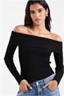 Роскошный трикотажный топ с открытыми плечами артикул 151334576