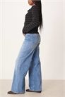 Джинсы с высокой талией и широкими брючинами артикул 143701891
