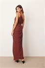 Макси-платье с одним плечом, драпировкой и закрученным элементом, с металлической отделкой артикул 143082342