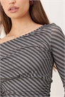Топ с открытыми плечами и длинными рукавами в полоску от Hoang артикул 154868146