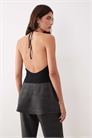 Боди с глубоким вырезом и завязками за шеей артикул 154273875