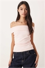 Топ Юриан с открытыми плечами из мягкого трикотажа с короткими рукавами артикул 150703665