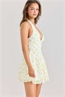 Мини-платье из жоржет с цветочным принтом «Ирис» и лимонным оттенком, с завязками на шее артикул 150705012