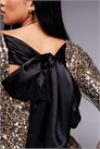 Эксклюзивное мини-платье из атласа с V-образным вырезом, бантиком на спине и пайетками артикул 152558743