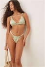 Бикини-трусики с боковыми вставками и рюшами артикул 143378465