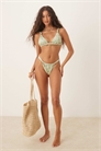 Бикини-трусики с боковыми вставками и рюшами артикул 143378465