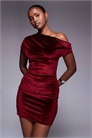 Эксклюзивное мини-платье из бархата с открытыми плечами и драпировкой артикул 151704453