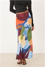 Атласная юбка макси с абстрактным принтом синего цвета артикул 150263265