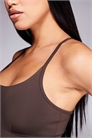 Спортивный бюстгайер с формованной чашкой и регулируемыми бретелями артикул 147510259
