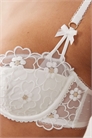 Бюстгальтер-балконет Evangeline с кружевом в стиле «дези» артикул 152227115