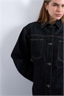Рубашка-куртка из денима с затягивающимся поясом артикул 152239452