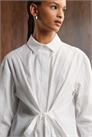Рубашка с регулируемой затяжкой на спине артикул 148893428
