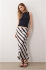 Юбка средней длины из атласа в полоску, скроенная по косой артикул 153786594