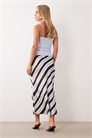 Юбка средней длины из атласа в полоску, скроенная по косой артикул 153786603