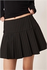 Мини-юбка с заниженной талией и складками артикул 153922065