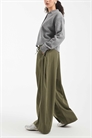 Брюки с боковыми складками и расклешенными штанинами артикул 154273911
