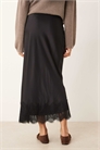 Атласная юбка макси с кружевной отделкой артикул 152834409