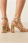 Сандалии Hampstead на среднем каблуке артикул 135946943