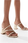 Сандалии на плоском каблуке с ремешками артикул 139982537