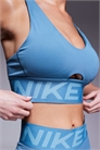 Спортивный бюстгальтер Nike Pro Training Indy Dri-FIT Plunge с легкой поддержкой артикул 139796497