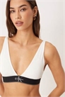 Бюстгальтер с логотипом и легкой сеткой в форме треугольника артикул 154164363