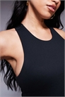 Мягкая майка с открытой спиной и вшитым бюстгальтером, а также съемными вставками артикул 142808231
