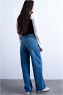 Джинсы со средней посадкой, кокеткой и затяжкой спереди артикул 152318735