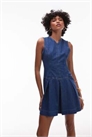 Мини-платье из денима с V-образным вырезом и складками-гофрами артикул 147470903