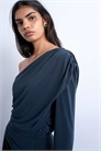 Топ с рюшами на одном рукаве из купро артикул 147870402