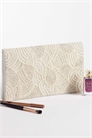 Сумочка-конверт с декоративными элементами артикул 153115867