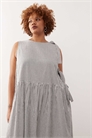 Платье средней длины с завязками на талии артикул 143961402