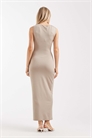 Облегающее макси-платье без рукавов с рюшами и косым вырезом артикул 153494843